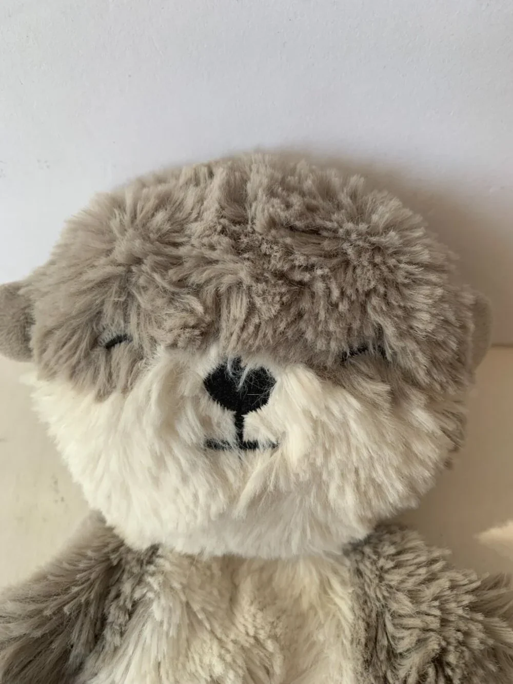 SLUMBERKINS LIGHT GRAY WHITE OTTER SNUGGER STUFFED ANIMAL PLUSH  18